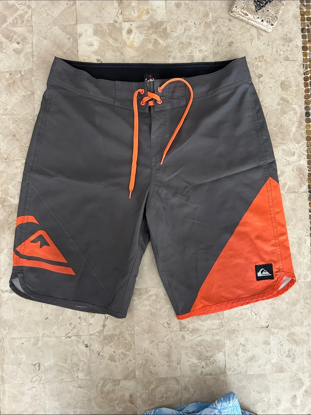 Quiksilver AG47 DryFlight Board Shorts Black Orange Surf Trunks Men’s Size 33